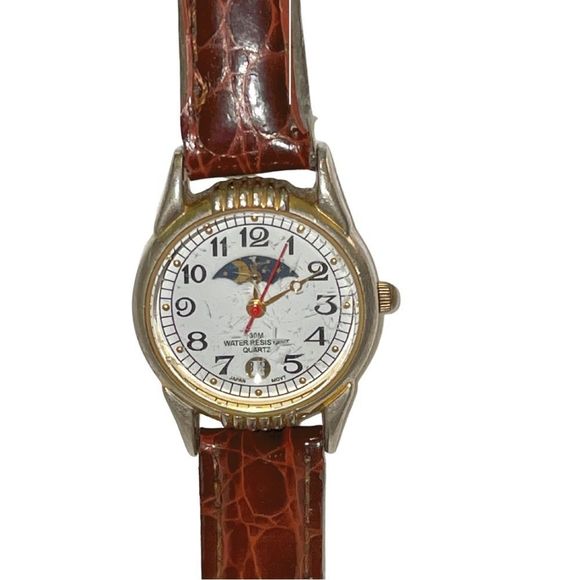 Vintage Water Resistant Quartz Watch - Picture 1 of 4